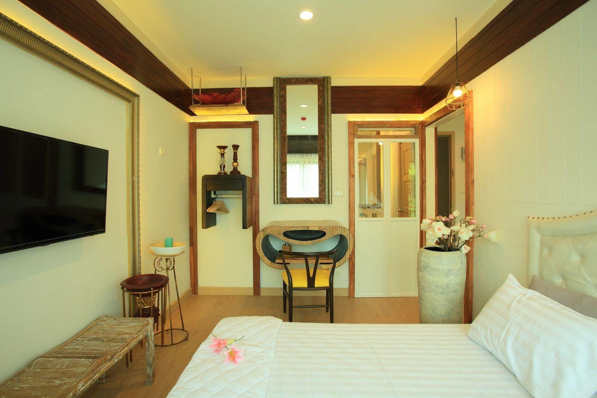 Icheck Inn Trams Square Chiang Mai Esterno foto